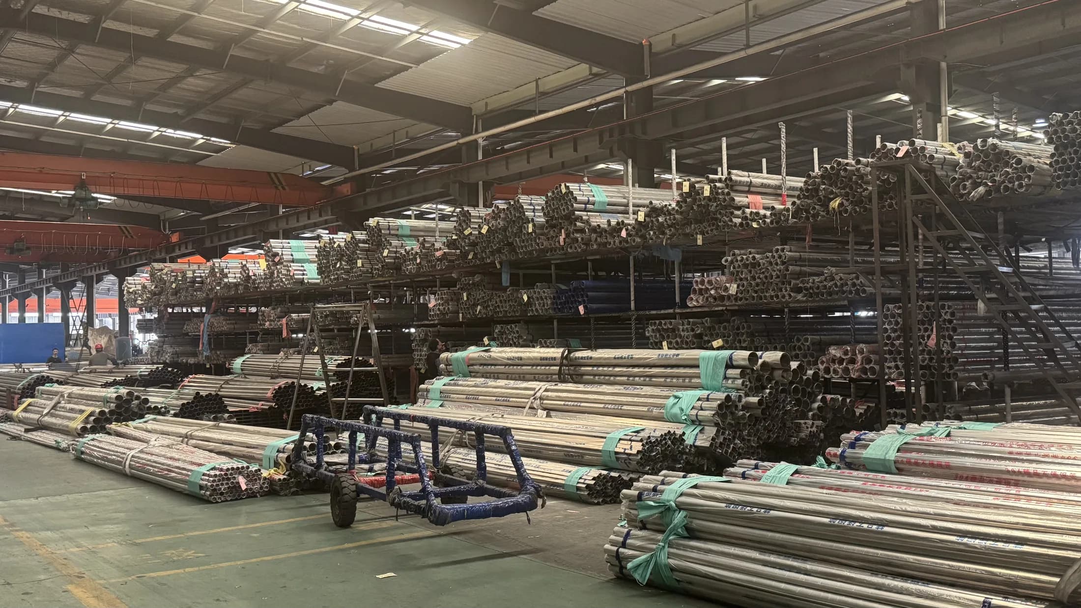 Stainless steel pipe and material warehouse inside Ruixing factory
